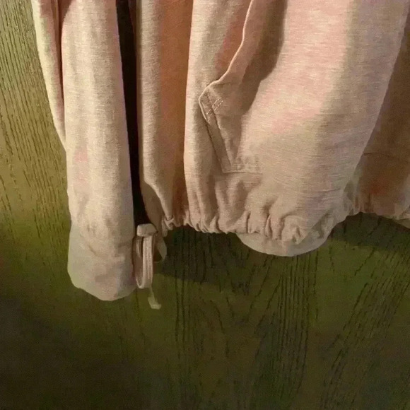 Lightweight, hooded shirt - Picture 2 of 5